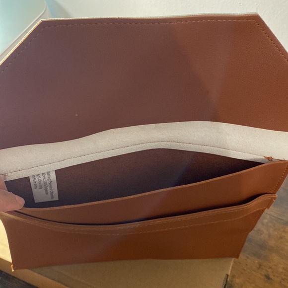 NWOT ENVELOPE CLUTCH OR TABLET CARRIER - Picture 2 of 4